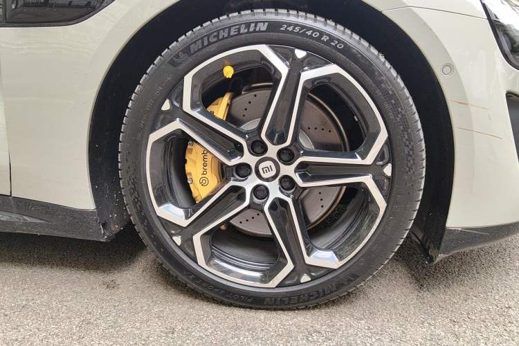 Used Xiaomi Auto SU7 2024 Four-Wheel Drive Ultra-Long Range Advanced Intelligent Driving Max Edition Right Front Wheel Hub