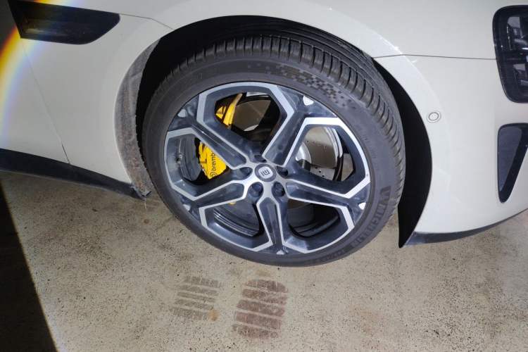 Used Xiaomi Auto SU7 2024 Rear-Drive Long-Range Intelligent Driving Version Right Front Wheel Hub