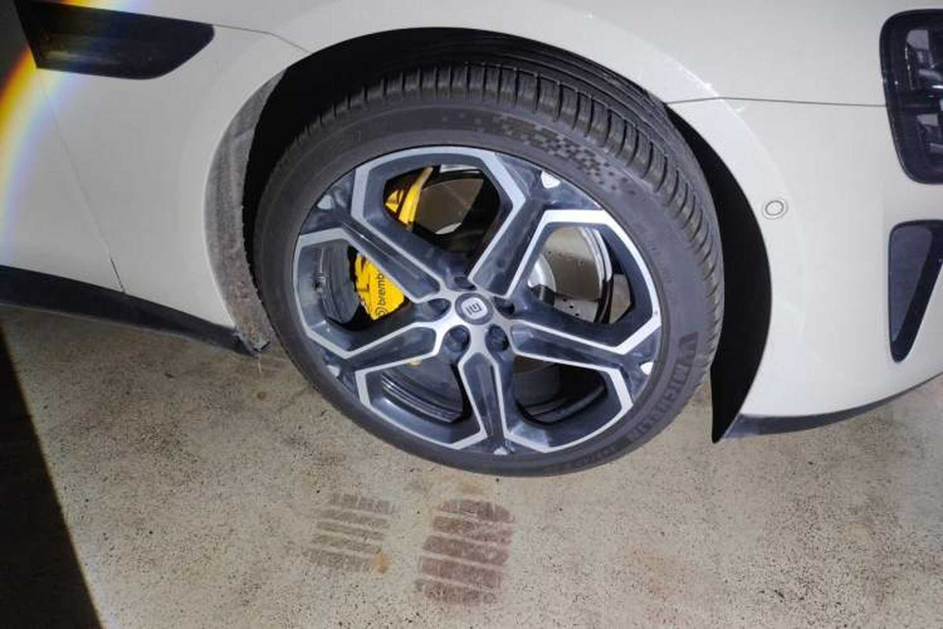Used Xiaomi Auto SU7 2024 Rear-Drive Long-Range Intelligent Driving Version Right Front Wheel Hub