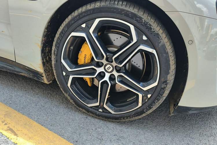 Used Xiaomi Auto SU7 2024 Four-Wheel Drive Ultra-Long Range Advanced Intelligent Driving Max Edition Right Front Wheel Hub