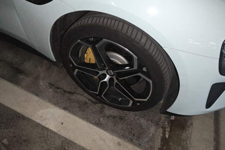 Used Xiaomi Auto SU7 2024 Rear-Drive Standard Founder Edition Right Front Wheel Hub