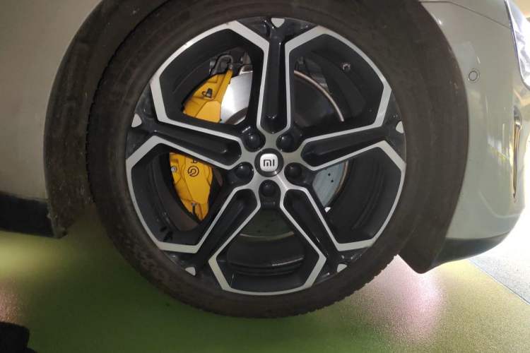 Used Xiaomi Auto SU7 2024 Four-Wheel Drive Ultra-Long Range Advanced Intelligent Driving Max Edition Right Front Wheel Hub