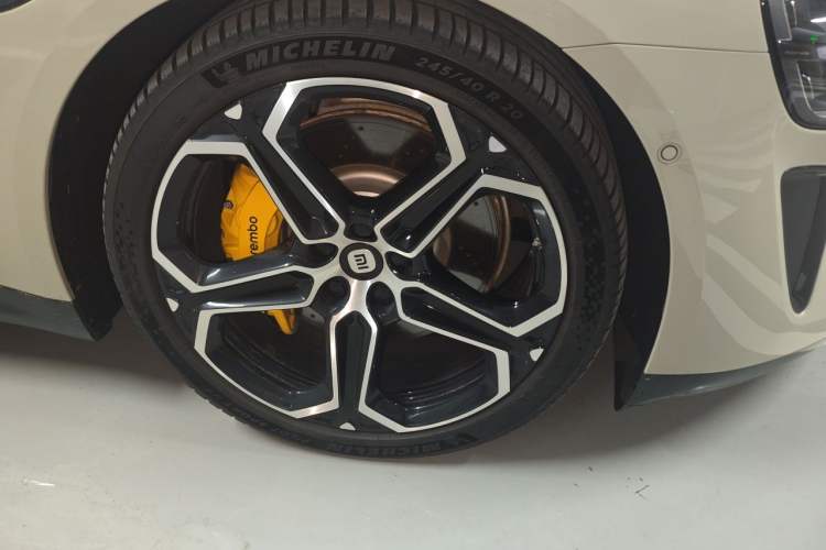 Used Xiaomi Auto SU7 2024 Four-Wheel Drive Ultra-Long Range Advanced Intelligent Driving Max Edition Right Front Wheel Hub