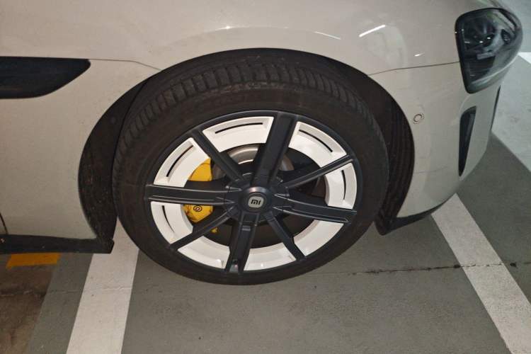 Used Xiaomi Auto SU7 2024 Rear-Drive Ultra-Long Range Advanced Pro-Level Intelligent Driving Version Right Front Wheel Hub