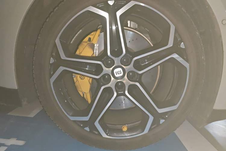 Used Xiaomi Auto SU7 2024 Four-Wheel Drive Ultra-Long Range Advanced Intelligent Driving Max Edition Right Front Wheel Hub