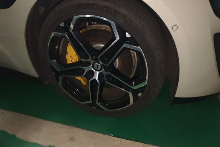 Used Xiaomi Auto SU7 2024 Four-Wheel Drive Ultra-Long Range Advanced Intelligent Driving Max Edition Right Front Wheel Hub