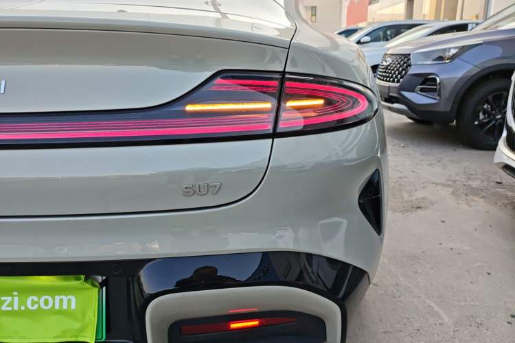 Used Xiaomi Auto SU7 2024 Rear-Drive Ultra-Long Range Advanced Pro-Level Intelligent Driving Version Right Rear Taillight