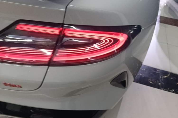 Used Xiaomi Auto SU7 2024 Four-Wheel Drive Ultra-Long Range Advanced Intelligent Driving Max Edition Right Rear Taillight