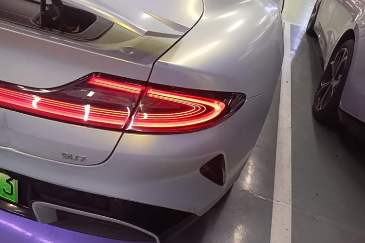 Used Xiaomi Auto SU7 2024 Rear-Drive Ultra-Long Range Advanced Pro-Level Intelligent Driving Version Right Rear Taillight