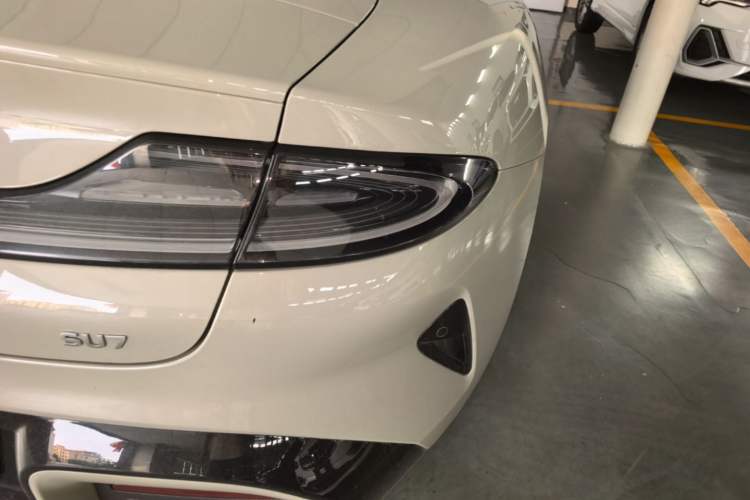 Used Xiaomi Auto SU7 2024 Rear-Drive Long-Range Intelligent Driving Version Right Rear Taillight