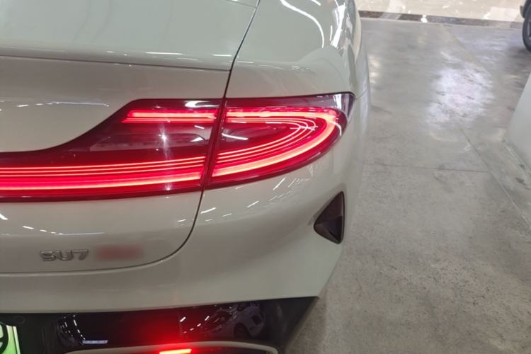 Used Xiaomi Auto SU7 2024 Four-Wheel Drive Ultra-Long Range Advanced Intelligent Driving Max Edition Right Rear Taillight