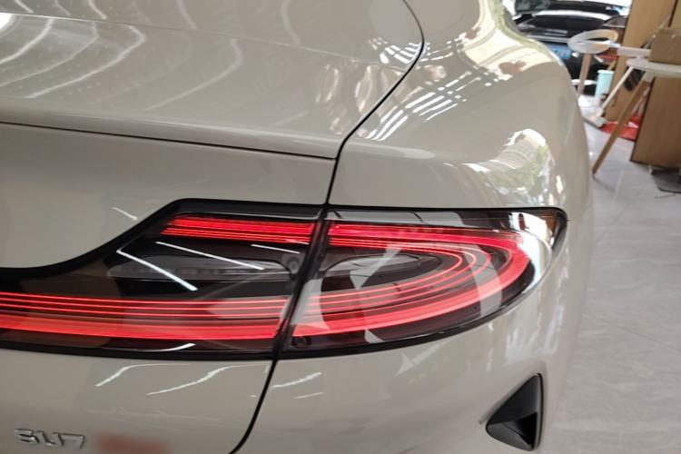 Used Xiaomi Auto SU7 2024 Four-Wheel Drive Ultra-Long Range Advanced Intelligent Driving Max Edition Right Rear Taillight