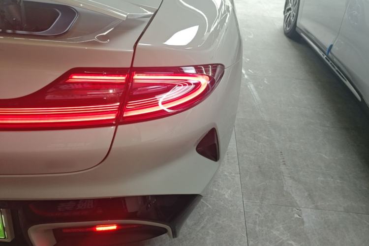 Used Xiaomi Auto SU7 2024 Rear-Drive Ultra-Long Range Advanced Pro-Level Intelligent Driving Version Right Rear Taillight