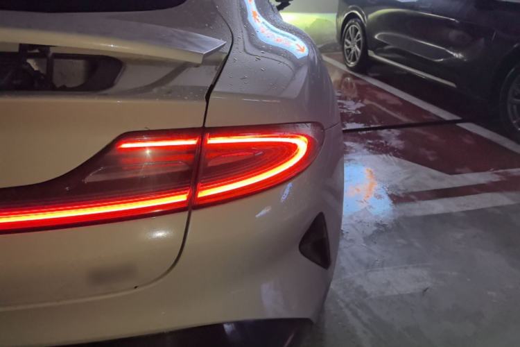 Used Xiaomi Auto SU7 2024 Rear-Drive Ultra-Long Range Advanced Pro-Level Intelligent Driving Version Right Rear Taillight