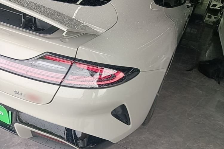 Used Xiaomi Auto SU7 2024 Four-Wheel-Drive Max Founder's Edition Right Rear Taillight