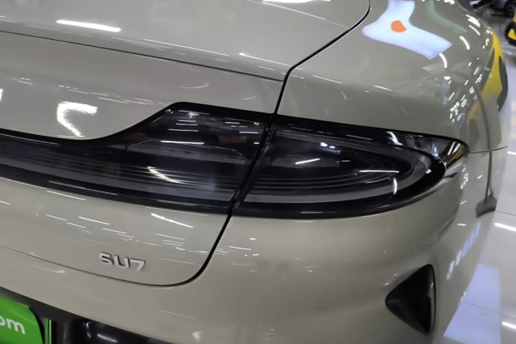 Used Xiaomi Auto SU7 2024 Rear-Drive Long-Range Intelligent Driving Version Right Rear Taillight