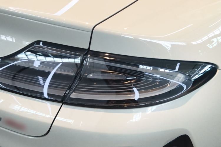 Used Xiaomi Auto SU7 2024 Four-Wheel Drive Ultra-Long Range Advanced Intelligent Driving Max Edition Right Rear Taillight