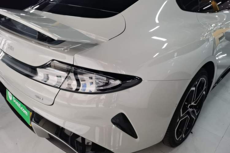 Used Xiaomi Auto SU7 2024 Rear-Drive Ultra-Long Range Advanced Pro-Level Intelligent Driving Version Right Rear Taillight
