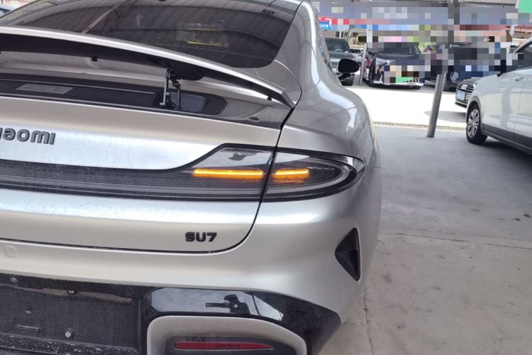 Used Xiaomi Auto SU7 2024 Rear-Drive Ultra-Long Range Advanced Pro-Level Intelligent Driving Version Right Rear Taillight