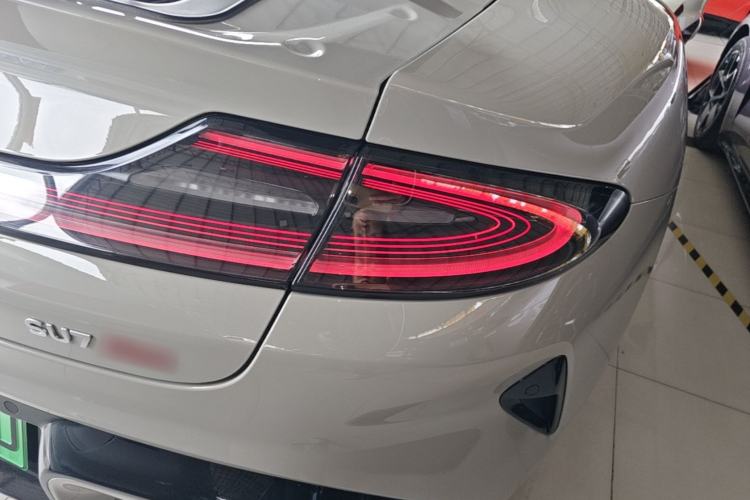 Used Xiaomi Auto SU7 2024 Four-Wheel Drive Ultra-Long Range Advanced Intelligent Driving Max Edition Right Rear Taillight