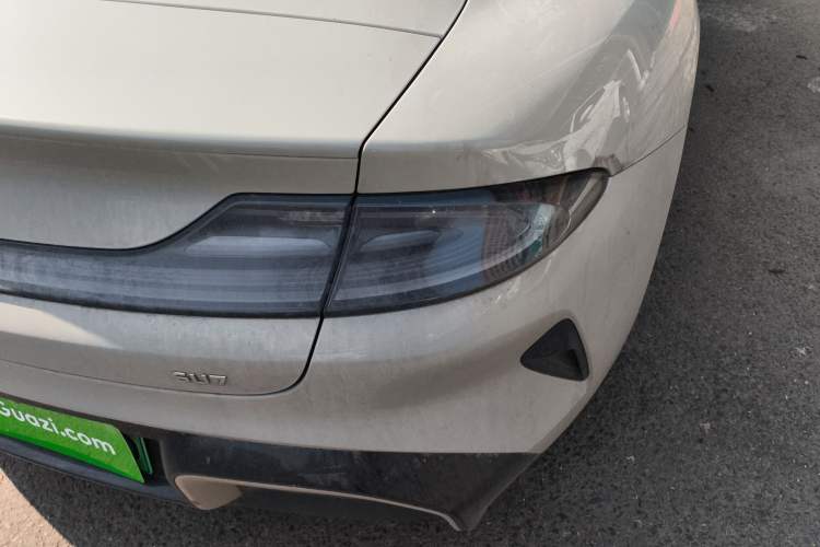 Used Xiaomi Auto SU7 2024 Rear-Drive Long-Range Intelligent Driving Version Right Rear Taillight