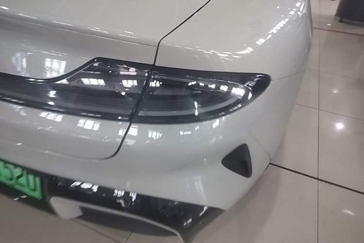 Used Xiaomi Auto SU7 2024 Rear-Drive Long-Range Intelligent Driving Version Right Rear Taillight