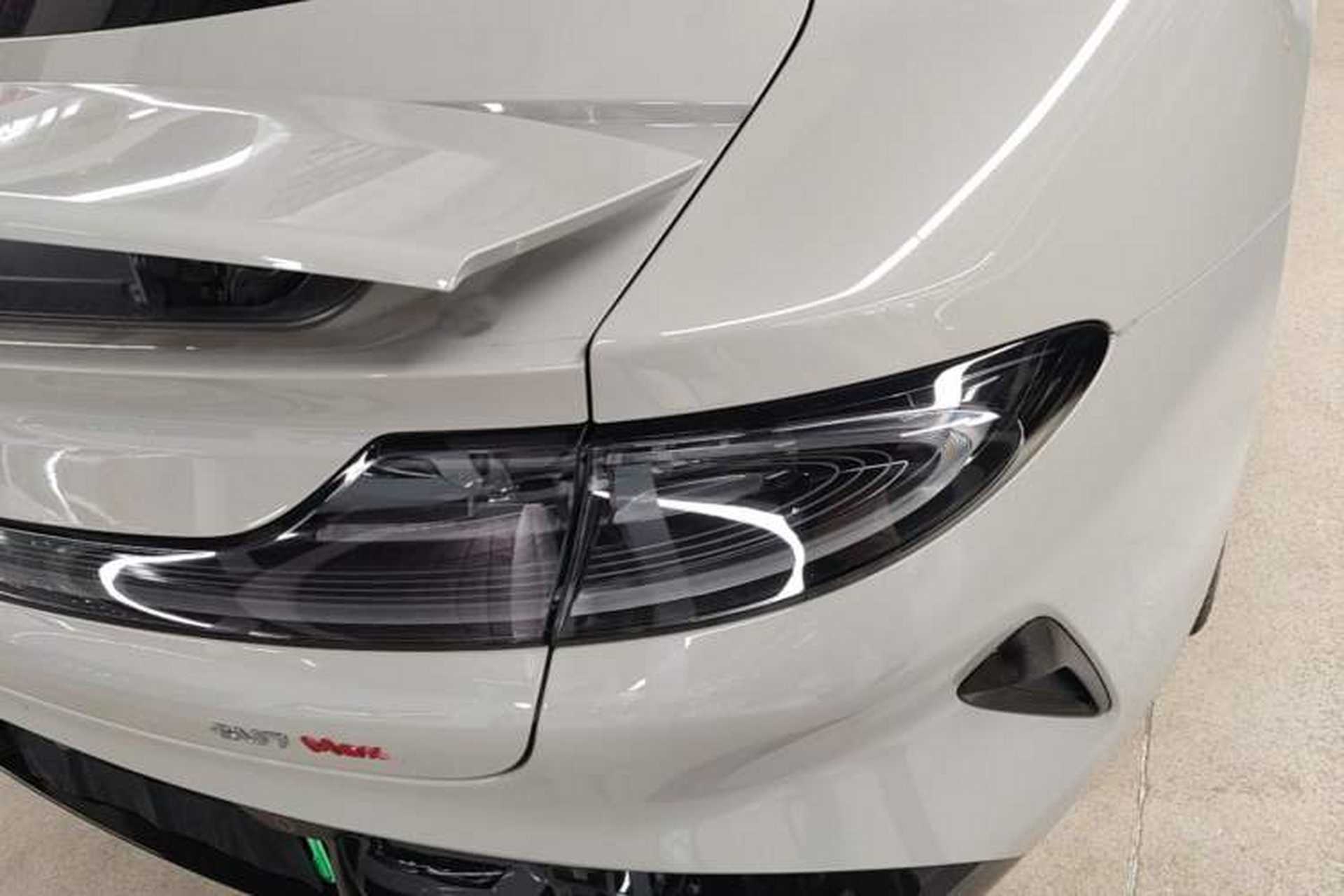 Used Xiaomi Auto SU7 2024 Four-Wheel Drive Ultra-Long Range Advanced Intelligent Driving Max Edition Right Rear Taillight