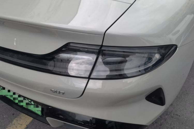 Used Xiaomi Auto SU7 2024 Rear-Drive Standard Founder Edition Right Rear Taillight