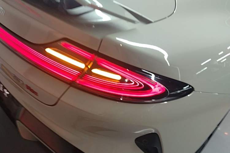Used Xiaomi Auto SU7 2024 Four-Wheel Drive Ultra-Long Range Advanced Intelligent Driving Max Edition Right Rear Taillight