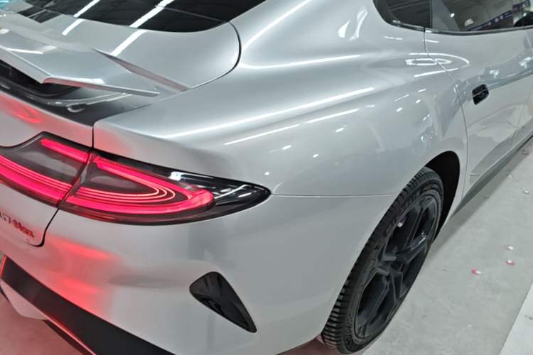 Used Xiaomi Auto SU7 2024 Four-Wheel Drive Ultra-Long Range Advanced Intelligent Driving Max Edition Right Rear Taillight