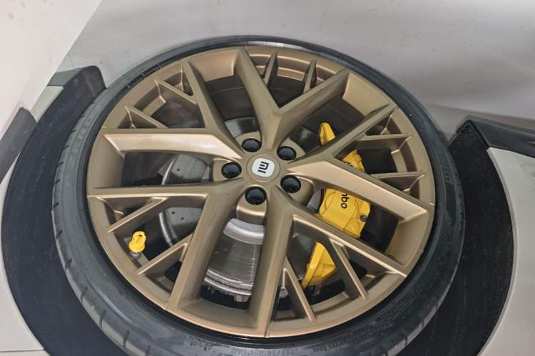 Used Xiaomi Auto SU7 2024 Four-Wheel Drive Ultra-Long Range Advanced Intelligent Driving Max Edition Right Rear Wheel Hub