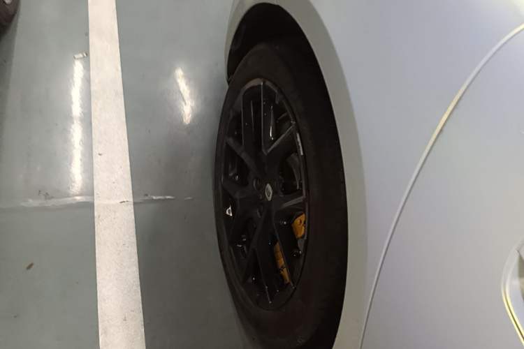 Used Xiaomi Auto SU7 2024 Rear-Drive Ultra-Long Range Advanced Pro-Level Intelligent Driving Version Right Rear Wheel Hub