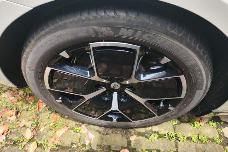 Used Xiaomi Auto SU7 2024 Rear-Drive Long-Range Intelligent Driving Version Right Rear Wheel Hub