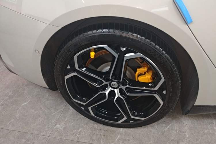Used Xiaomi Auto SU7 2024 Rear-Drive Ultra-Long Range Advanced Pro-Level Intelligent Driving Version Right Rear Wheel Hub
