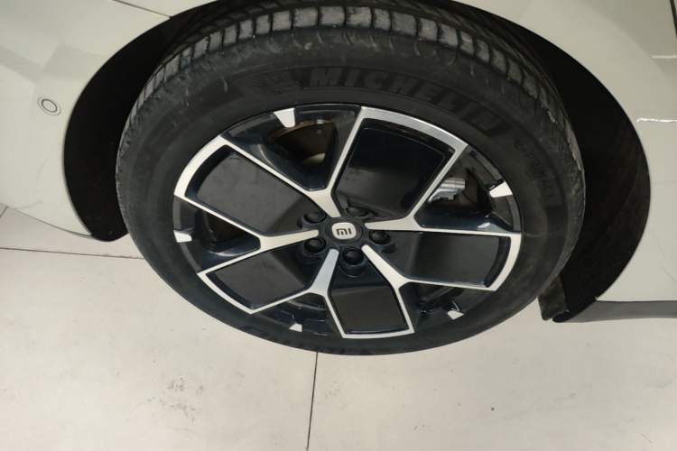 Used Xiaomi Auto SU7 2024 Rear-Drive Ultra-Long Range Advanced Pro-Level Intelligent Driving Version Right Rear Wheel Hub