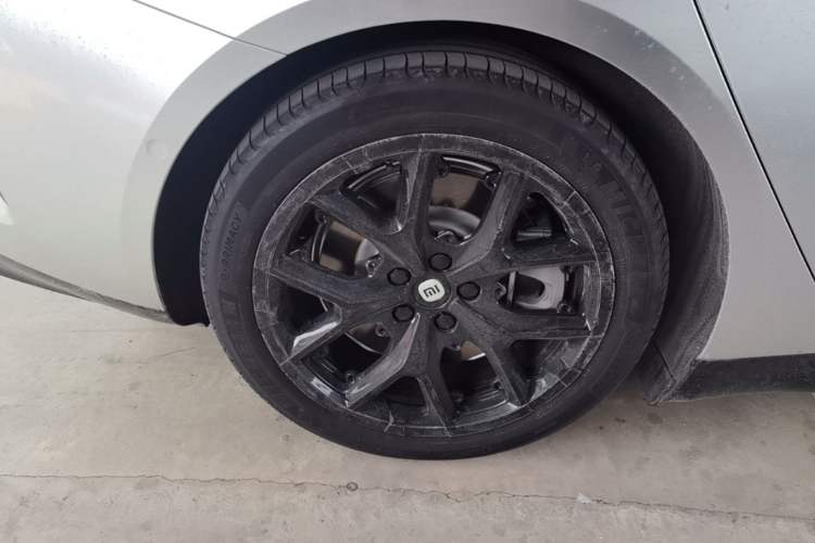 Used Xiaomi Auto SU7 2024 Rear-Drive Ultra-Long Range Advanced Pro-Level Intelligent Driving Version Right Rear Wheel Hub