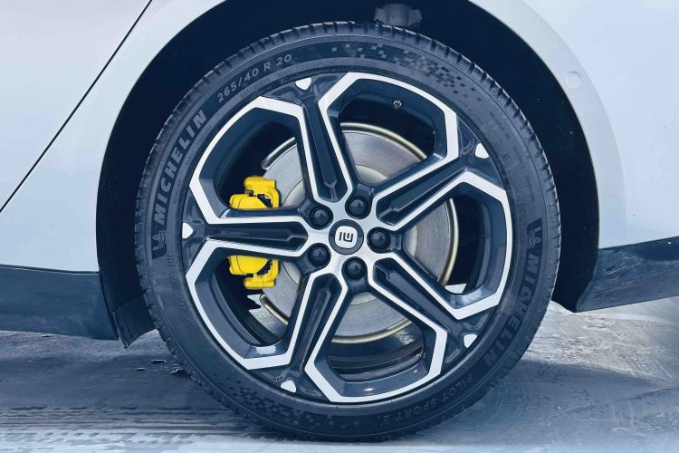 Used Xiaomi Auto SU7 2024 Four-Wheel-Drive Max Founder's Edition Right Rear Wheel Hub