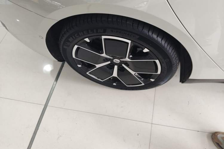 Used Xiaomi Auto SU7 2024 Rear-Drive Ultra-Long Range Advanced Pro-Level Intelligent Driving Version Right Rear Wheel Hub