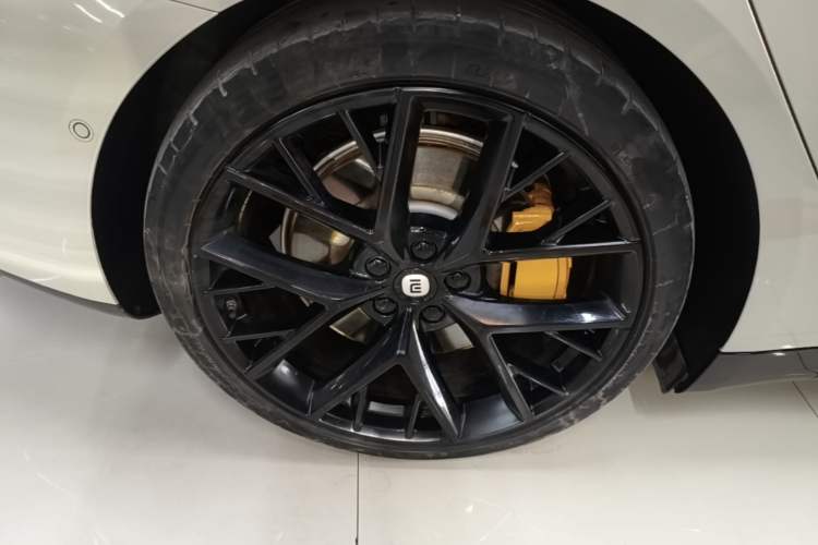 Used Xiaomi Auto SU7 2024 Four-Wheel Drive Ultra-Long Range Advanced Intelligent Driving Max Edition Right Rear Wheel Hub