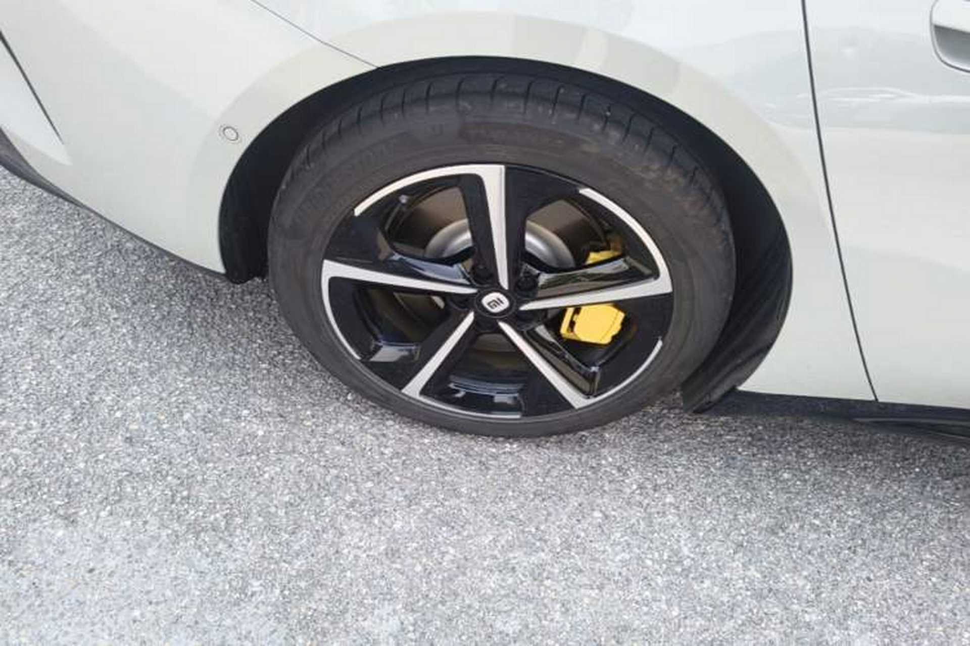 Used Xiaomi Auto SU7 2024 Four-Wheel Drive Ultra-Long Range Advanced Intelligent Driving Max Edition Right Rear Wheel Hub