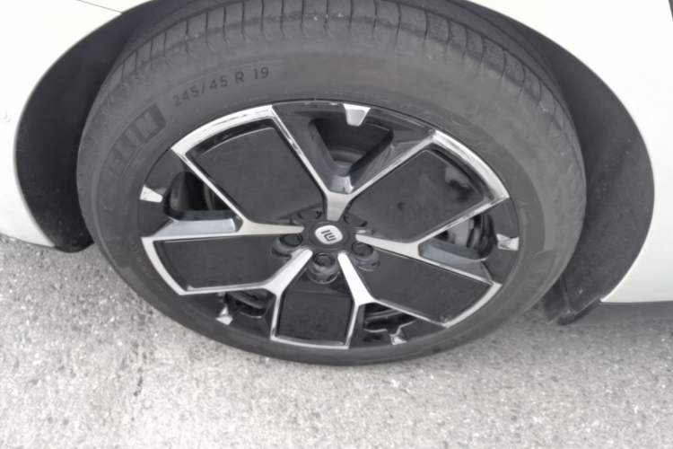 Used Xiaomi Auto SU7 2024 Rear-Drive Standard Founder Edition Right Rear Wheel Hub