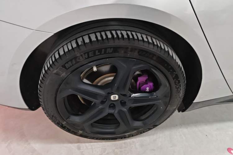 Used Xiaomi Auto SU7 2024 Four-Wheel Drive Ultra-Long Range Advanced Intelligent Driving Max Edition Right Rear Wheel Hub