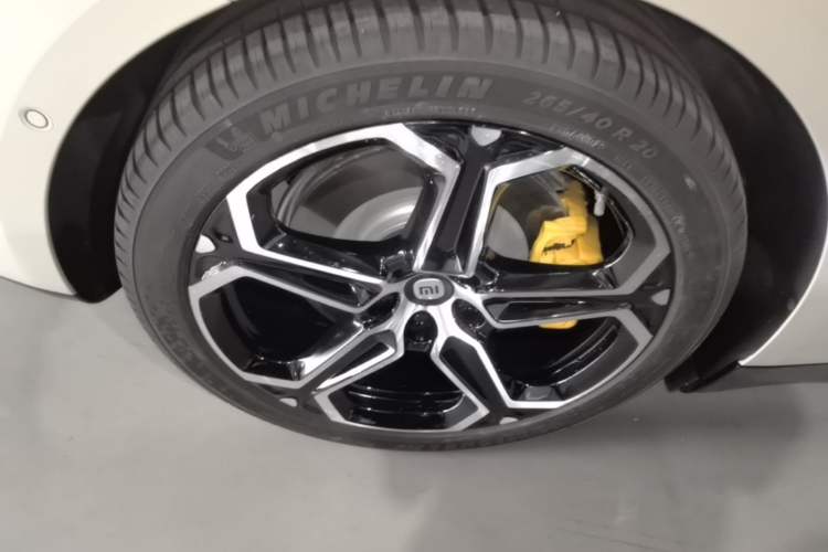Used Xiaomi Auto SU7 2024 Four-Wheel Drive Ultra-Long Range Advanced Intelligent Driving Max Edition Right Rear Wheel Hub
