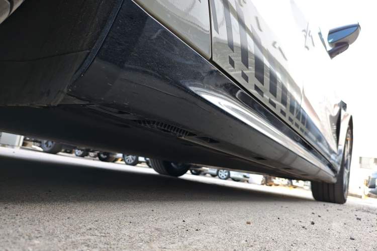 Used Xiaomi Auto SU7 2024 Rear-Drive Ultra-Long Range Advanced Pro-Level Intelligent Driving Version Right Side Sill