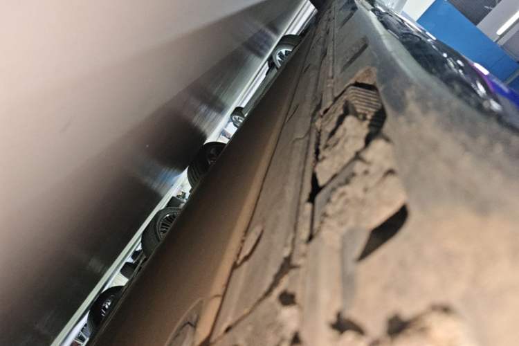 Used Xiaomi Auto SU7 2024 Four-Wheel Drive Ultra-Long Range Advanced Intelligent Driving Max Edition Right Side Sill