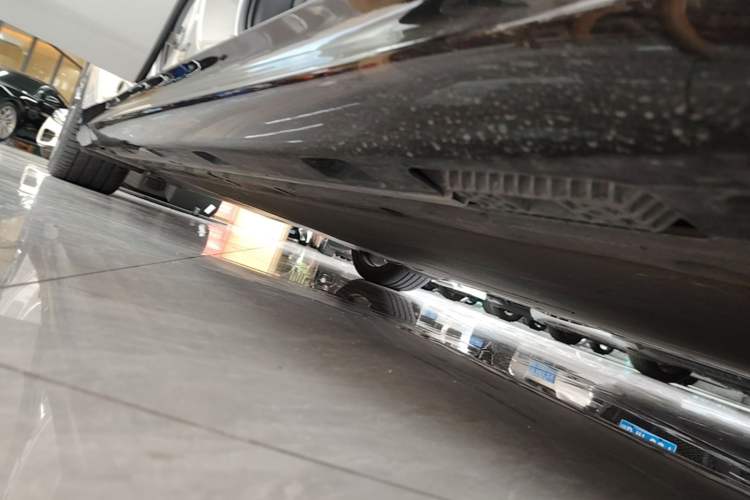 Used Xiaomi Auto SU7 2024 Four-Wheel Drive Ultra-Long Range Advanced Intelligent Driving Max Edition Right Side Sill