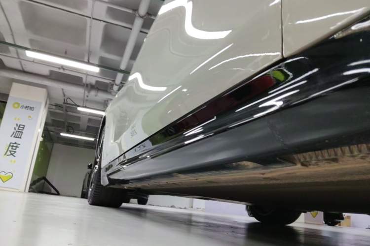 Used Xiaomi Auto SU7 2024 Four-Wheel Drive Ultra-Long Range Advanced Intelligent Driving Max Edition Right Side Sill