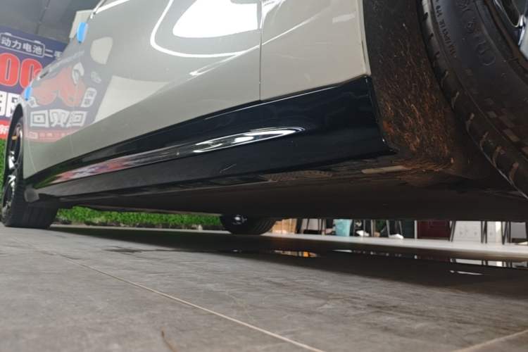 Used Xiaomi Auto SU7 2024 Rear-Drive Ultra-Long Range Advanced Pro-Level Intelligent Driving Version Right Side Sill