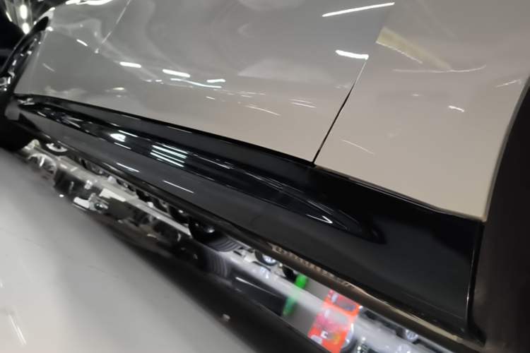 Used Xiaomi Auto SU7 2024 Rear-Drive Ultra-Long Range Advanced Pro-Level Intelligent Driving Version Right Side Sill