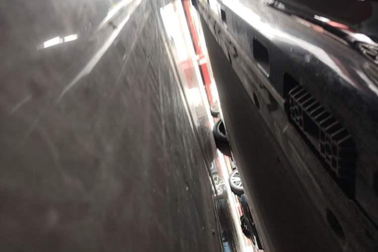 Used Xiaomi Auto SU7 2024 Rear-Drive Long-Range Intelligent Driving Version Right Side Sill